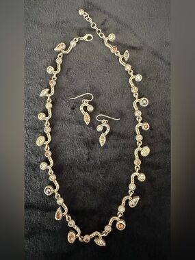 Signed Patricia Locke Light Gold-tone Teardrop Collar Necklace & Earrings Set
